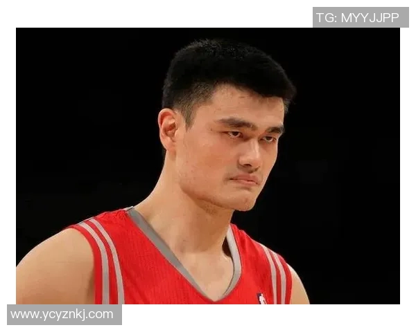 姚明高清傻笑瞬间捕捉展现巨人温暖一面引发网友热议